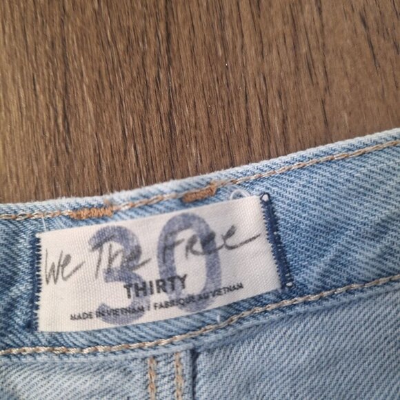 💙 We the Free High Rise Denim Jeans Shorts Size 32 Western Coastal Cowgirl - Picture 4 of 8